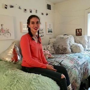 Meet your Posher, Olivia